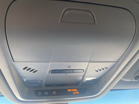 Used 2020 GMC Acadia SLT image 25