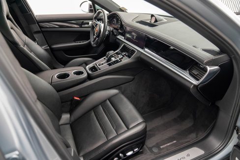 Used 2018 Porsche Panamera 4 image 33