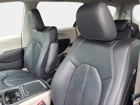 Certified 2020 Chrysler Pacifica Touring-L Plus image 9