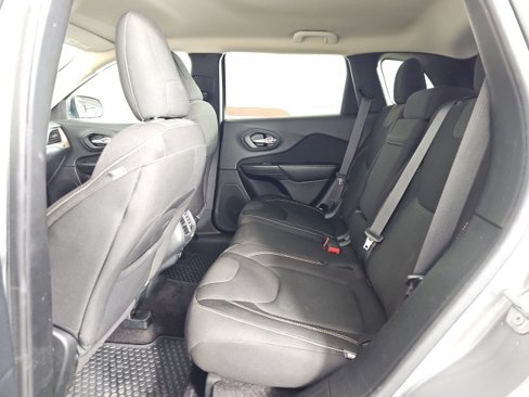 Used 2017 Jeep Cherokee Latitude w/ Cold Weather Group image 23