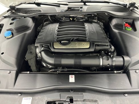 Used 2017 Porsche Cayenne Platinum Edition image 49