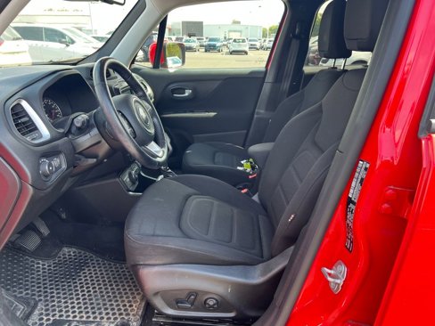 Used 2019 Jeep Renegade Latitude w/ Cold Weather Group image 9