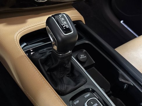 Used 2017 Volvo XC90 T6 Momentum w/ Vision Package image 36