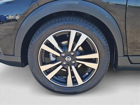 Used 2020 Nissan Kicks SV image 22