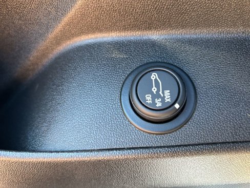 Used 2018 Chevrolet Equinox LT image 22