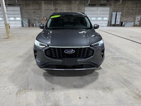 Used 2023 Ford Escape Platinum image 2