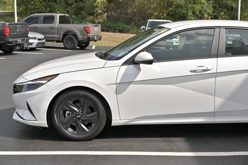 Used 2022 Hyundai Elantra SEL image 3