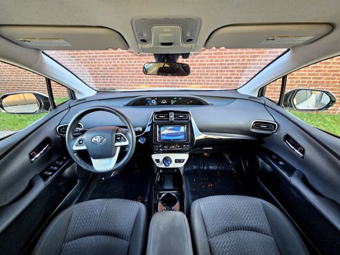 Used 2017 Toyota Prius Three image 13