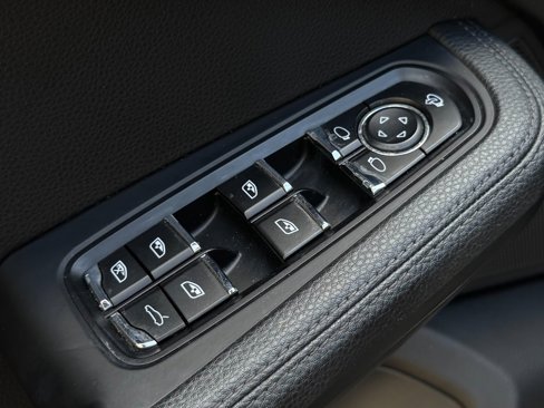 Used 2018 Porsche Macan S image 70
