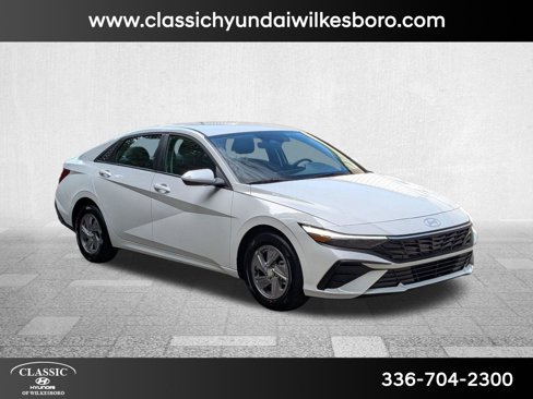 New 2025 Hyundai Elantra SE image 3