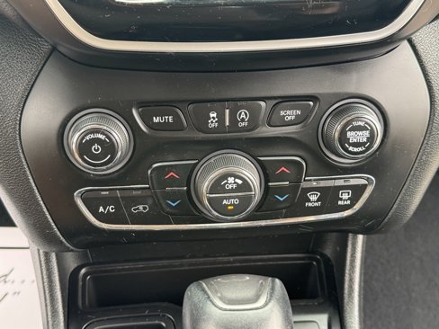 Used 2019 Jeep Cherokee Limited image 28