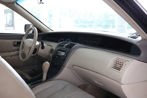Used 2000 Toyota Avalon XL image 13