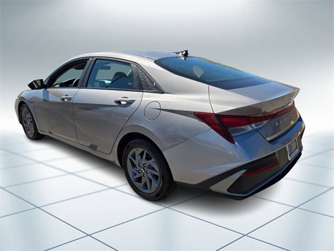 Used 2024 Hyundai Elantra SEL image 7