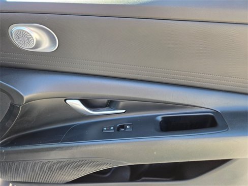 Used 2024 Hyundai Elantra SEL image 22