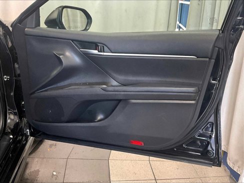 Used 2023 Toyota Camry SE image 12