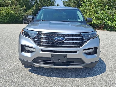Used 2023 Ford Explorer XLT w/ Equipment Group 202A image 5