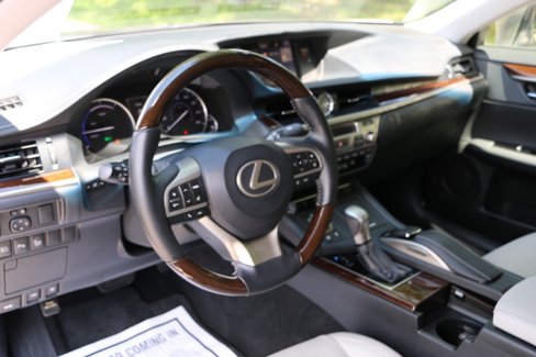 Used 2016 Lexus ES 300h image 18
