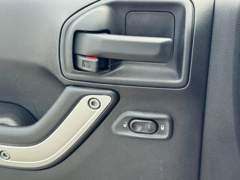 Used 2016 Jeep Wrangler Unlimited Rubicon image 21