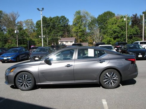 Used 2024 Nissan Altima 2.5 SV image 8