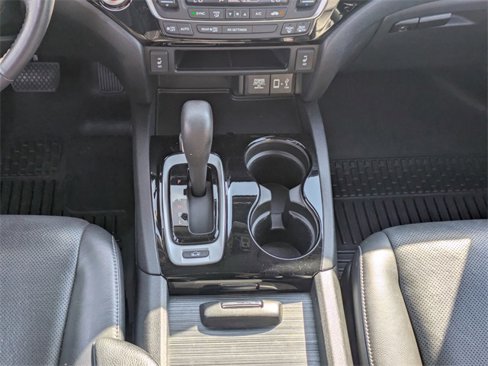 Used 2017 Honda Ridgeline RTL-E image 18