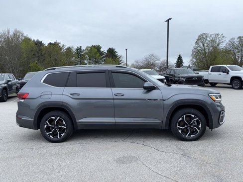 Used 2022 Volkswagen Atlas SEL Premium image 4