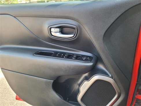Certified 2023 Jeep Renegade Latitude image 11