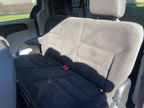 Used 2019 Dodge Grand Caravan SE w/ UConnect Hands-Free Group image 14