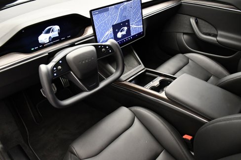 Used 2022 Tesla Model S image 4