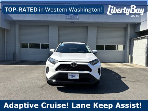Used 2021 Toyota RAV4 LE image 2