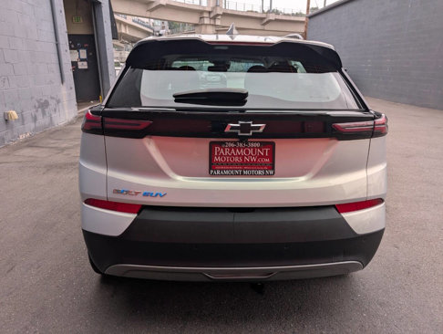 Used 2022 Chevrolet Bolt EUV LT w/ Convenience Package image 4