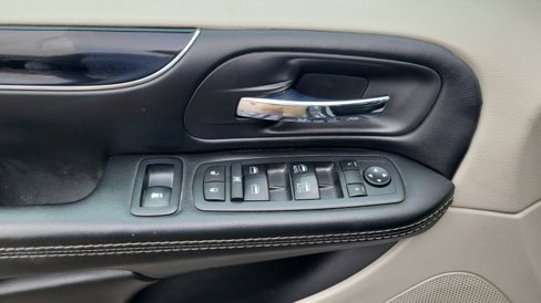Used 2018 Dodge Grand Caravan SXT image 16
