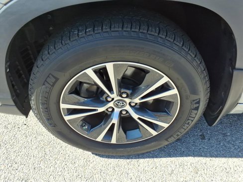 Used 2018 Toyota Highlander LE image 20