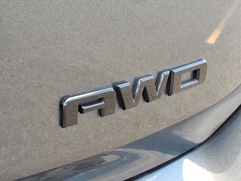 Used 2020 GMC Terrain SLE w/ Driver Convenience Package image 11