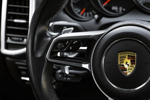Used 2016 Porsche Cayenne S image 22