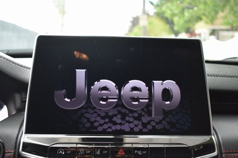 Used 2024 Jeep Compass Trailhawk image 16