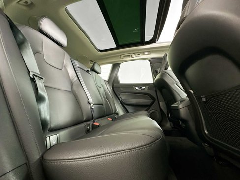 Used 2022 Volvo XC60 B5 Momentum w/ Advanced Package image 25