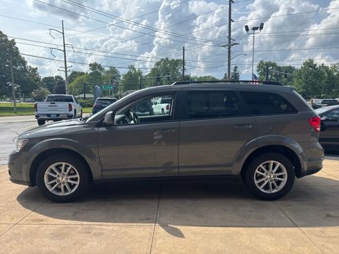 Used 2019 Dodge Journey SE image 4