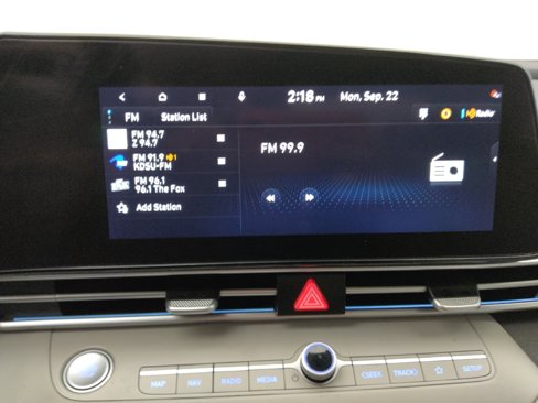 Used 2023 Hyundai Elantra Limited image 25