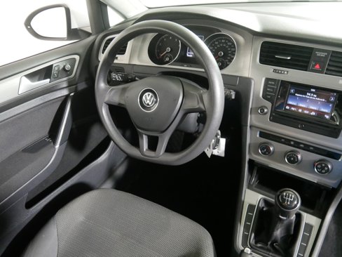 Used 2016 Volkswagen Golf 2-Door image 9