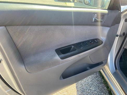 Used 2005 Toyota Camry LE image 8