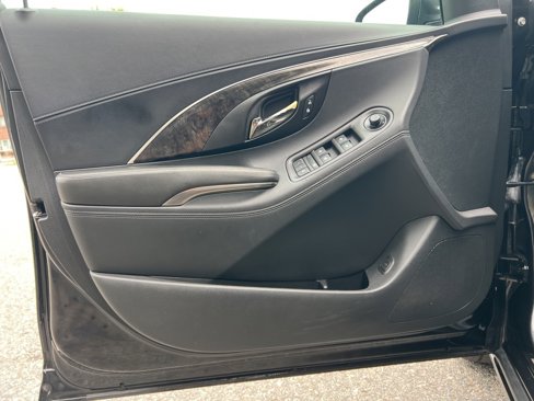 Used 2015 Buick LaCrosse Leather image 10