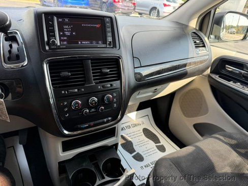 Used 2019 Dodge Grand Caravan SE image 25