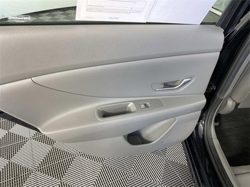Used 2022 Hyundai Elantra SEL w/ Convenience + Premium Package image 26
