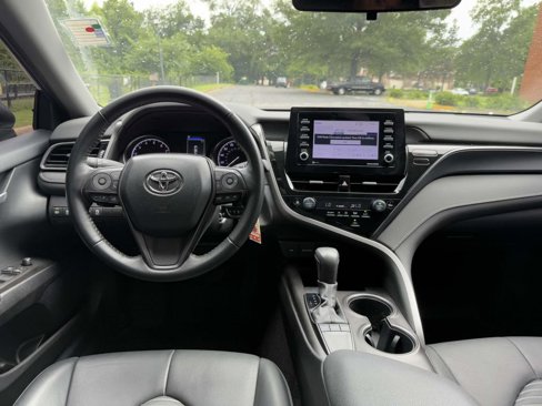 Used 2024 Toyota Camry SE image 9