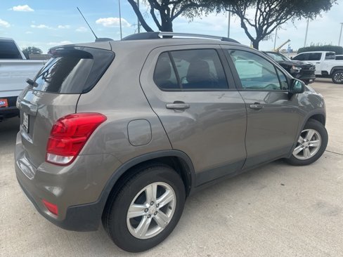 Used 2021 Chevrolet Trax LT w/ LT Convenience Package image 4