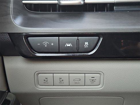 Used 2022 Kia Carnival EX image 21