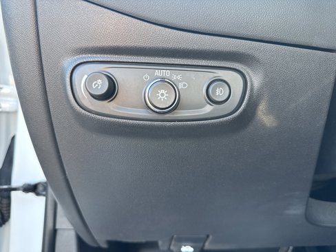 Used 2023 Chevrolet Equinox Premier image 14