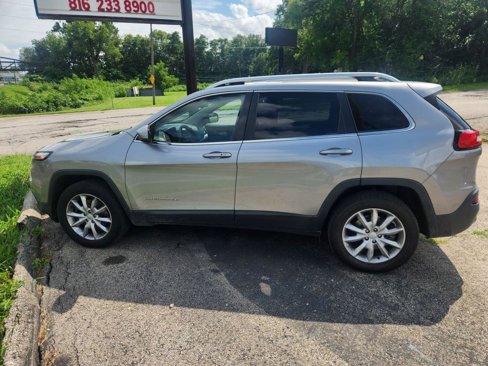 Used 2017 Jeep Cherokee Limited image 1