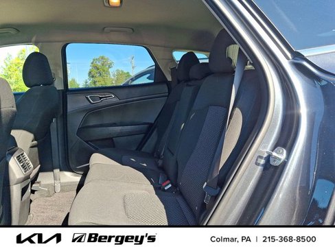 Used 2023 Kia Sportage LX image 9