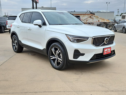 Used 2024 Volvo XC40 B5 Core image 4